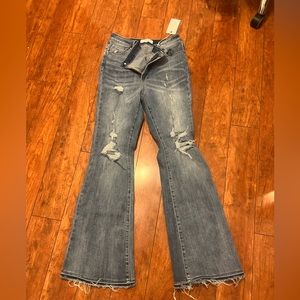 Risen Flare Jeans